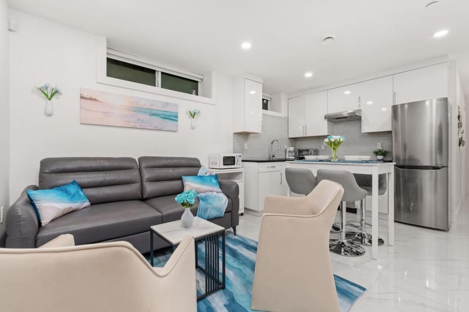 New and Modern 2 Bedrooom Basement House in Vancouver