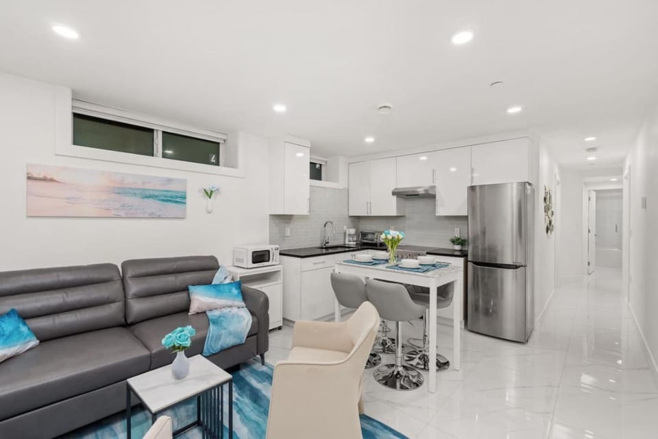 New and Modern 2 Bedrooom Basement House in Vancouver