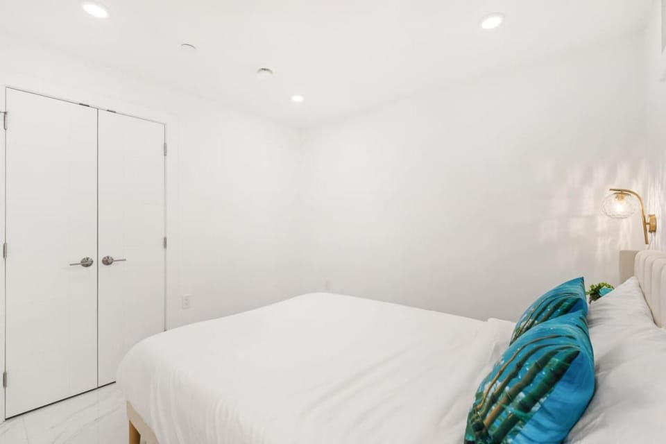 New and Modern 2 Bedrooom Basement House in Vancouver