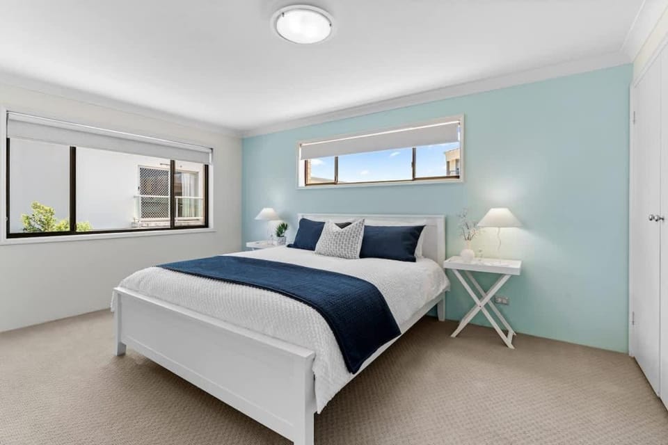 Peaceful Waterfront Apartment - Sandy Inlet Views Apartment in Main Beach