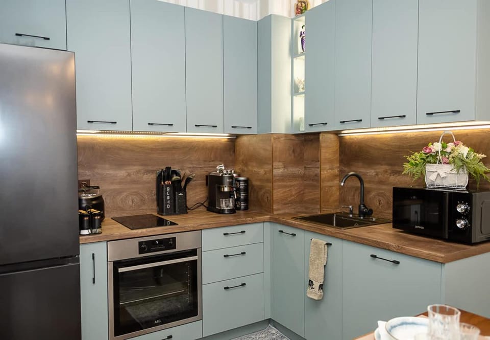 Coffee/tea facilities, Kitchen or kitchenette, dishwasher, oven, stove, toaster