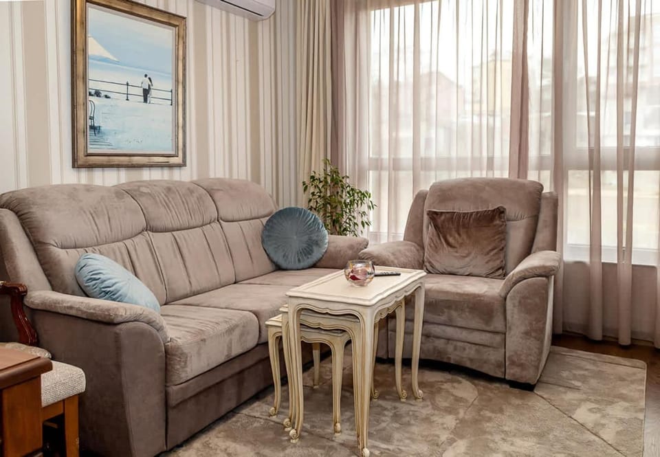 Living room, Seating area