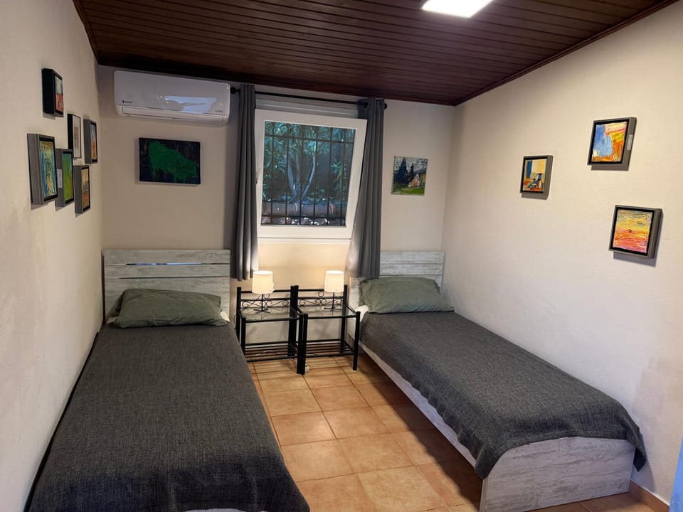 Bedroom, air conditioner