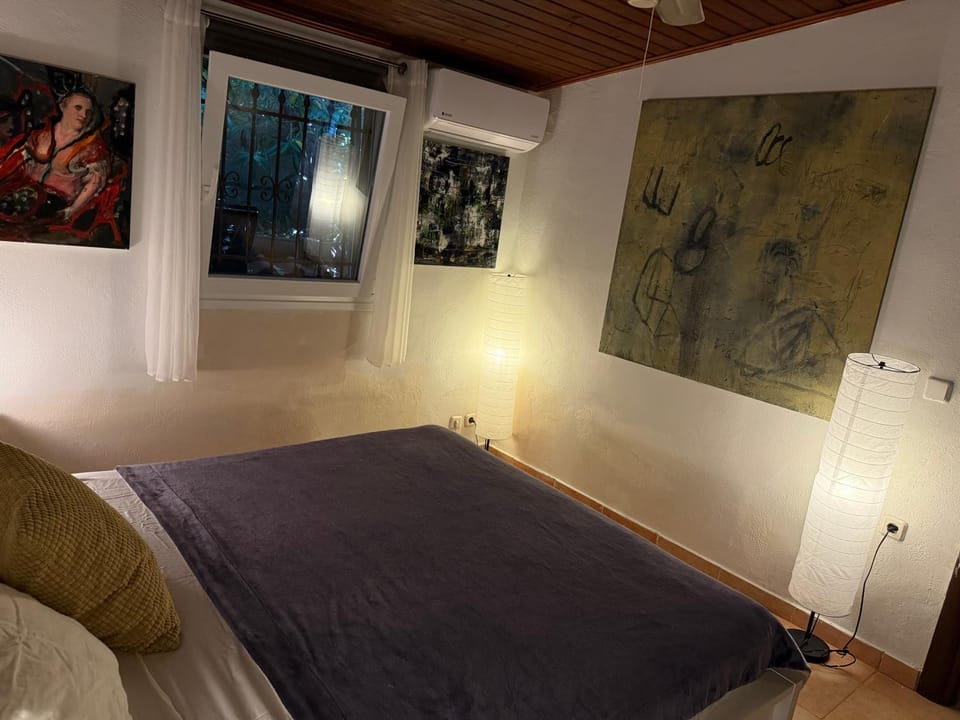 Bed, Bedroom, air conditioner
