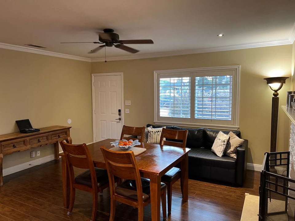 Communal lounge/ TV room, Living room, Seating area, Dining area, Dining area