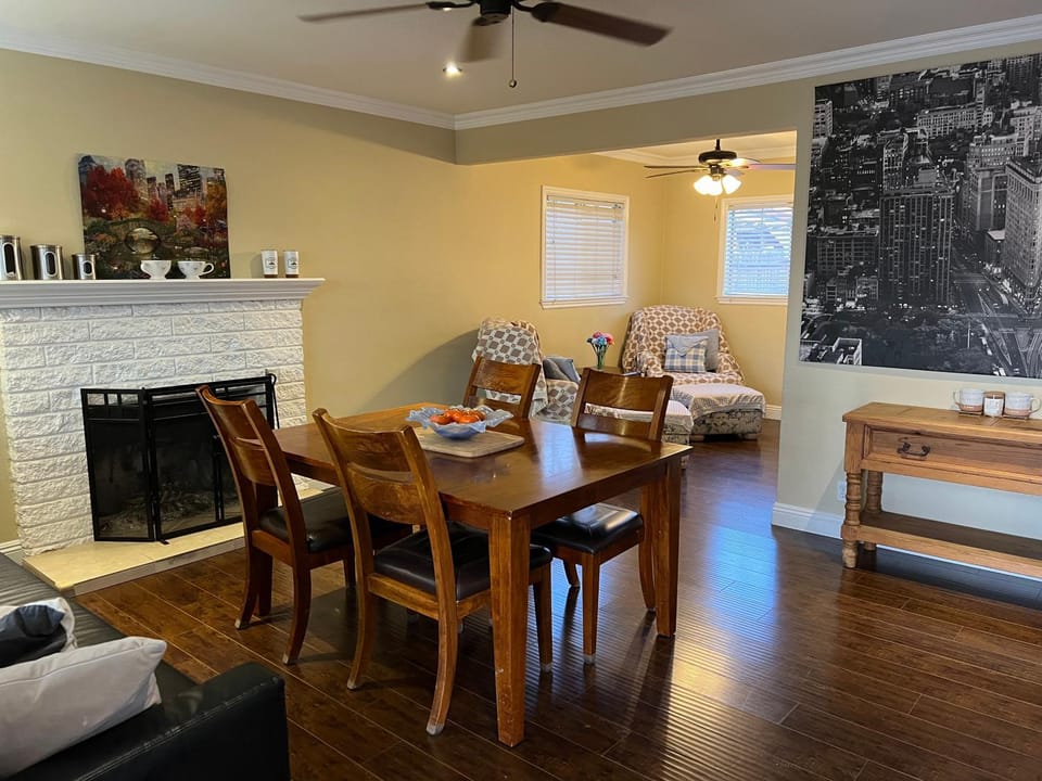 Communal lounge/ TV room, Coffee/tea facilities, Living room, Dining area, Dining area, fireplace