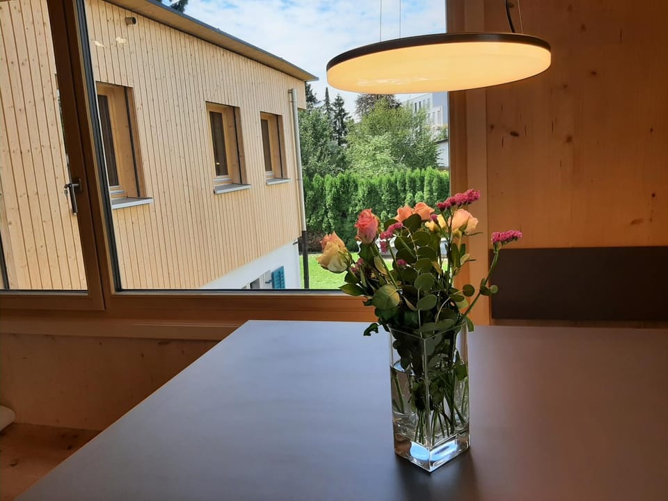 Day, Dining area