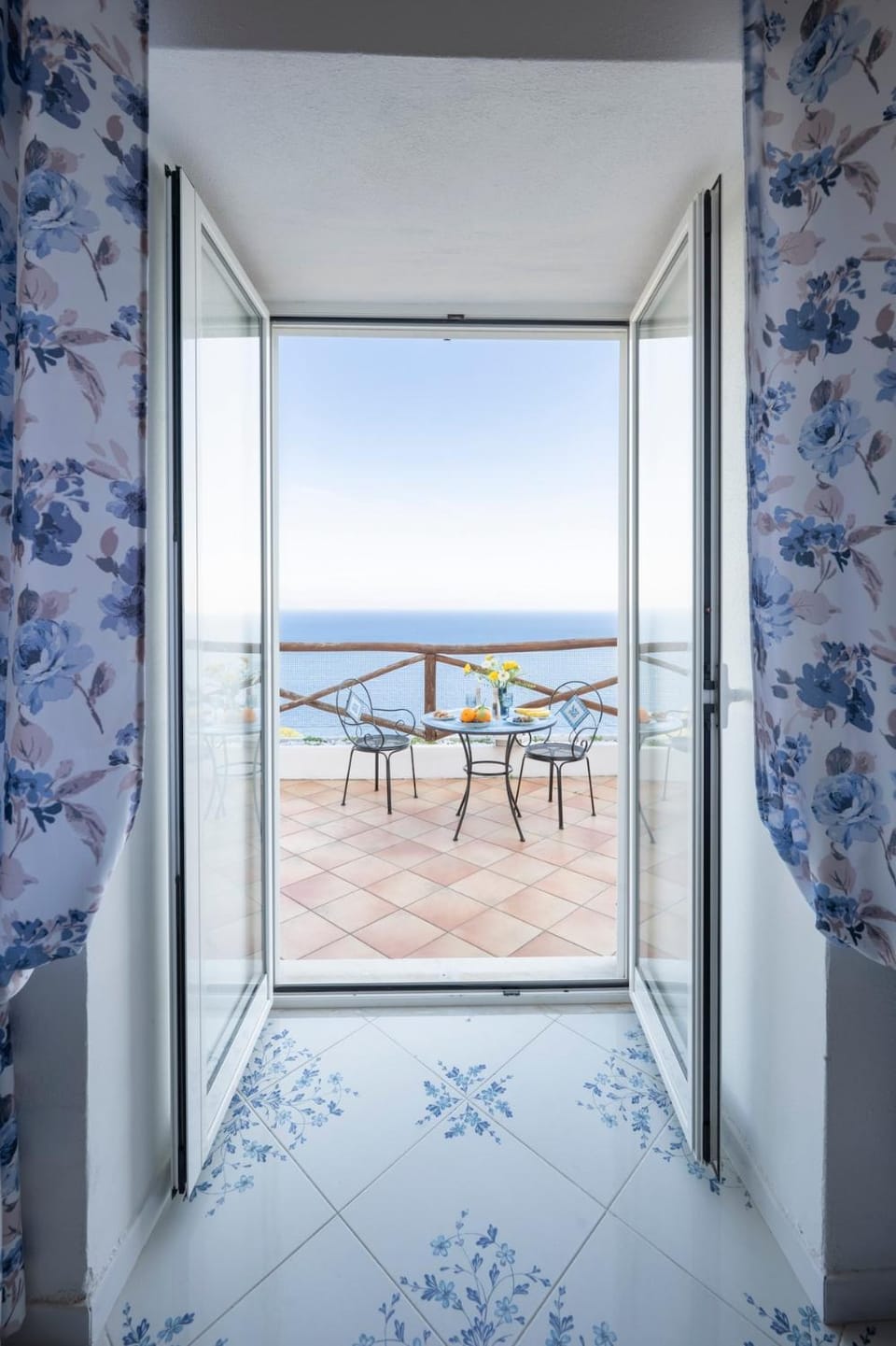 Casa Blue Praia Privacy, nature and endless views Apartment in Praiano