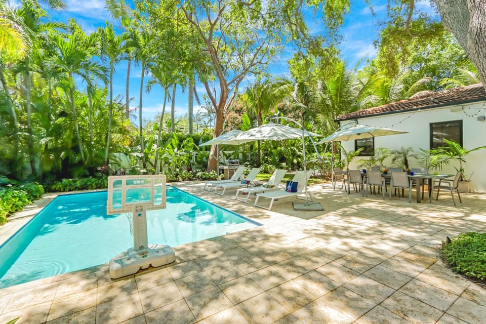 Casa Selene - Miami Shores Pool Home, 4BR, Near Beaches House in Miami Shores