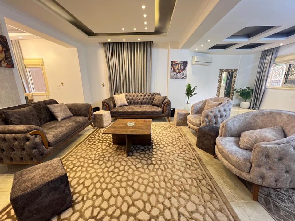 Living room, Seating area