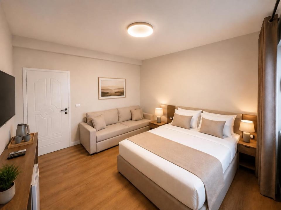 Bed, TV and multimedia, Living room, Photo of the whole room, Seating area, Bedroom, wardrobe