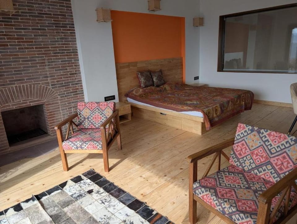 Firdaus at Theog - Luxurious 4 Bedroom Mountain View Villa Vacation rental in Himachal Pradesh