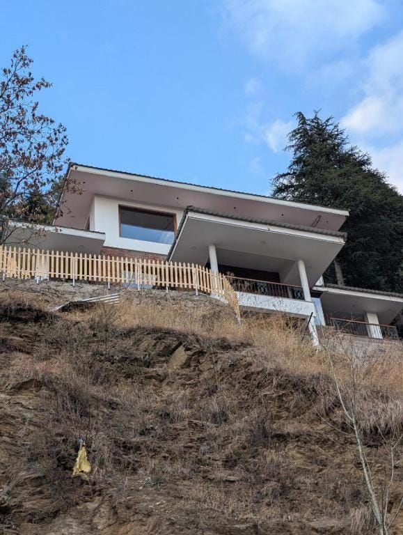 Firdaus at Theog - Luxurious 4 Bedroom Mountain View Villa Vacation rental in Himachal Pradesh