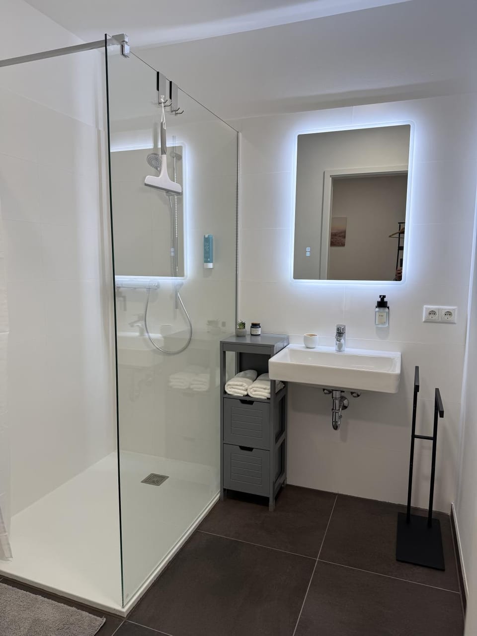 Shower, Bathroom, towels