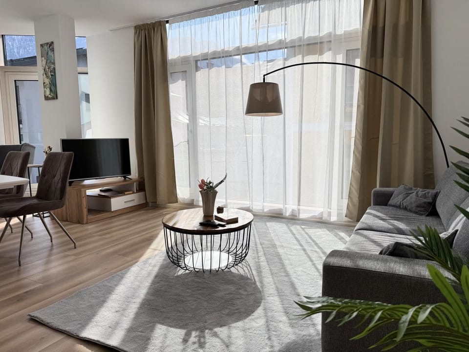 TV and multimedia, Living room, Dining area, air conditioner