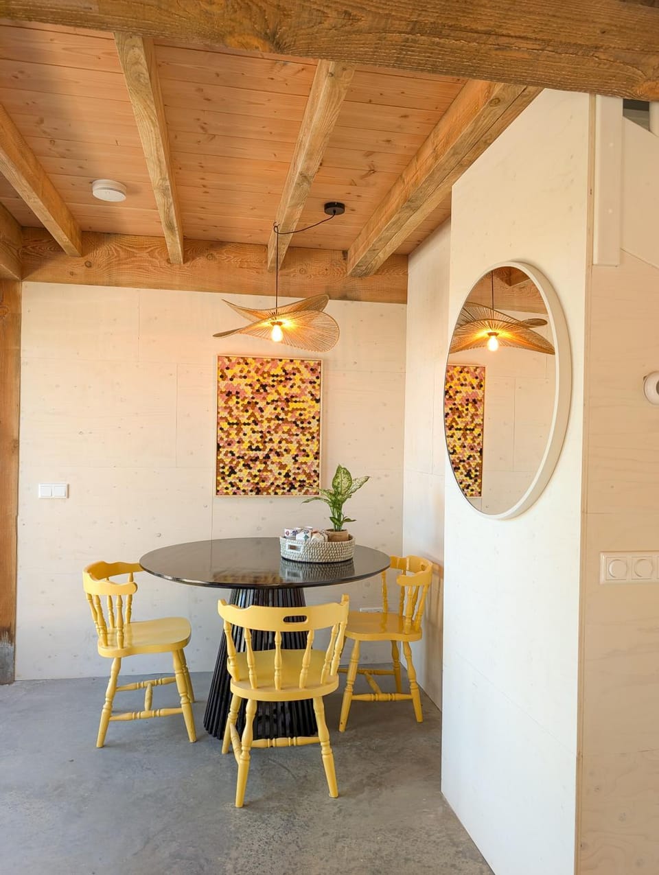 Seating area, Dining area