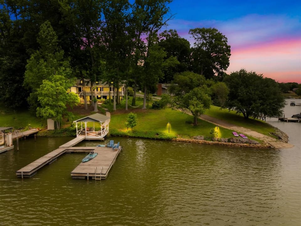 Cozy Lakefront Home w Firepit & Covered Dock House in Lake Norman