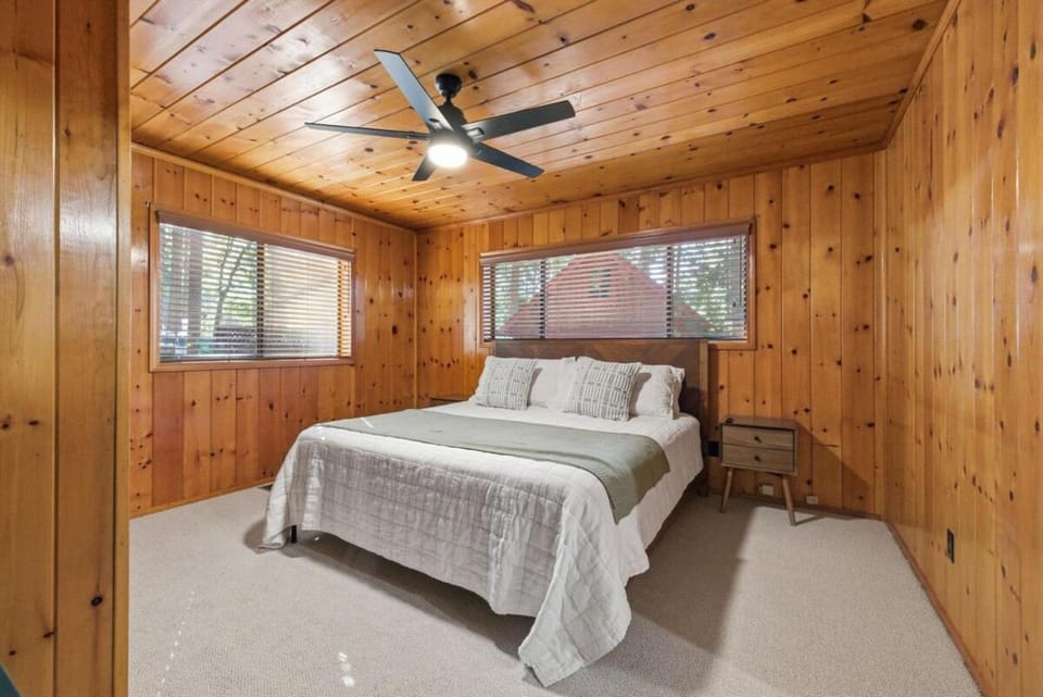Walk to Town - Lake Access - Huge Deck House in Twain Harte