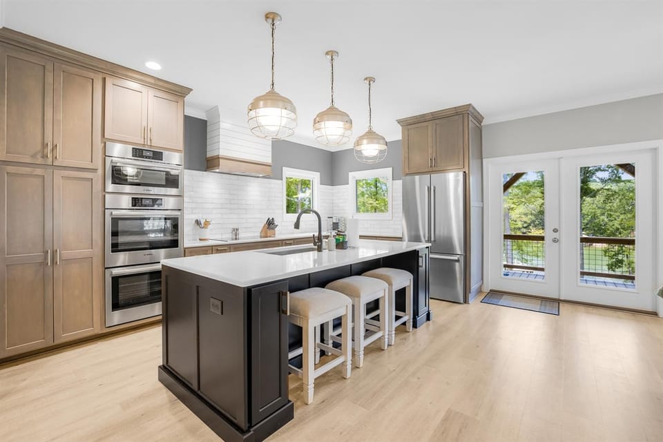 Luxury Lakefront Home, Games, Kayaks, 2 King Beds House in Lake Norman