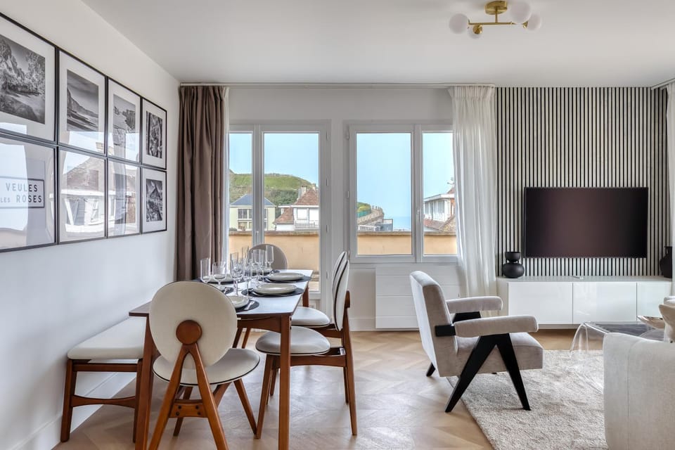 TV and multimedia, Living room, Seating area, Dining area, Sea view