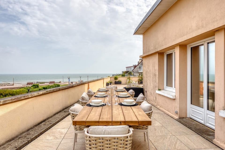 Property building, Patio, Day, Natural landscape, View (from property/room), Balcony/Terrace, Living room, Seating area, Dining area, Sea view, sunbed