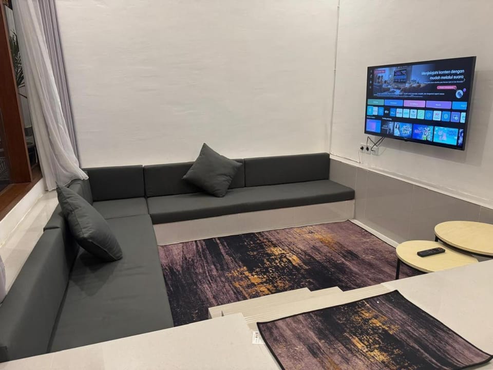Communal lounge/ TV room, TV and multimedia, Living room, Seating area