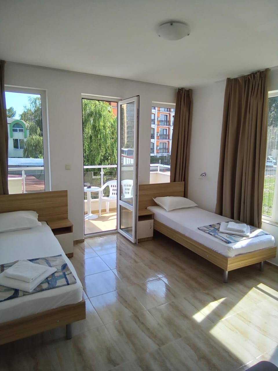 Bed, Photo of the whole room, towels