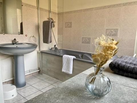 Bathroom, Bath, washing machine