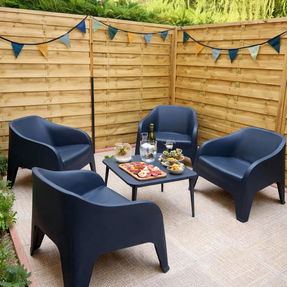 Patio, Dining area, Meals