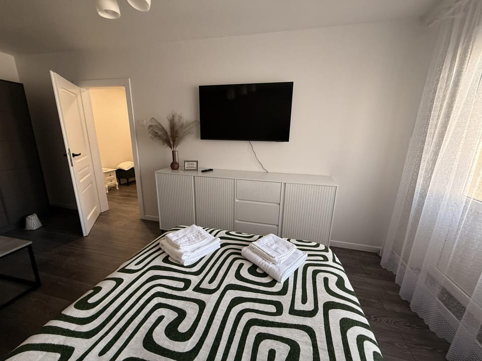 Communal lounge/ TV room, TV and multimedia, Bedroom, wardrobe