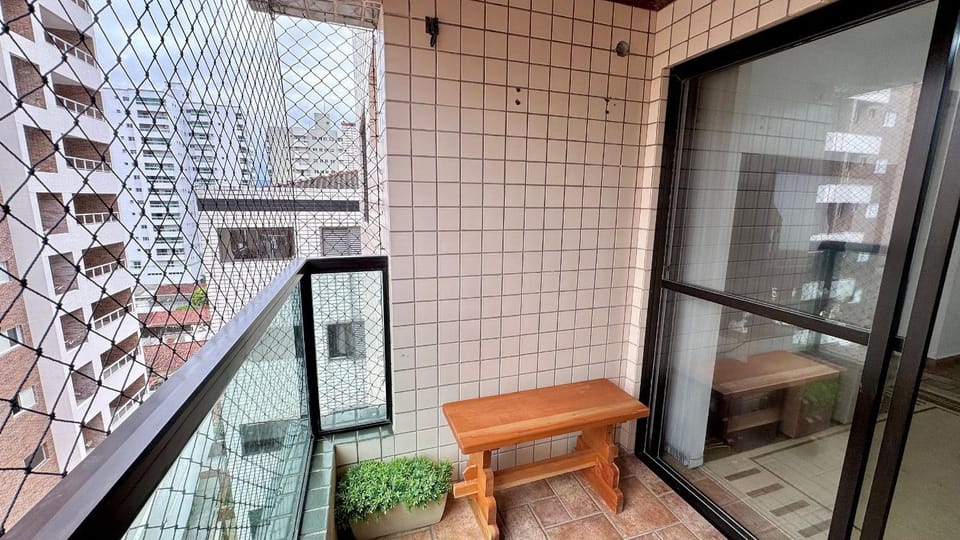 A077 - Apto c/ Sacada| 2 Dorm|Aprox. 100m da Praia Apartment in State of São Paulo
