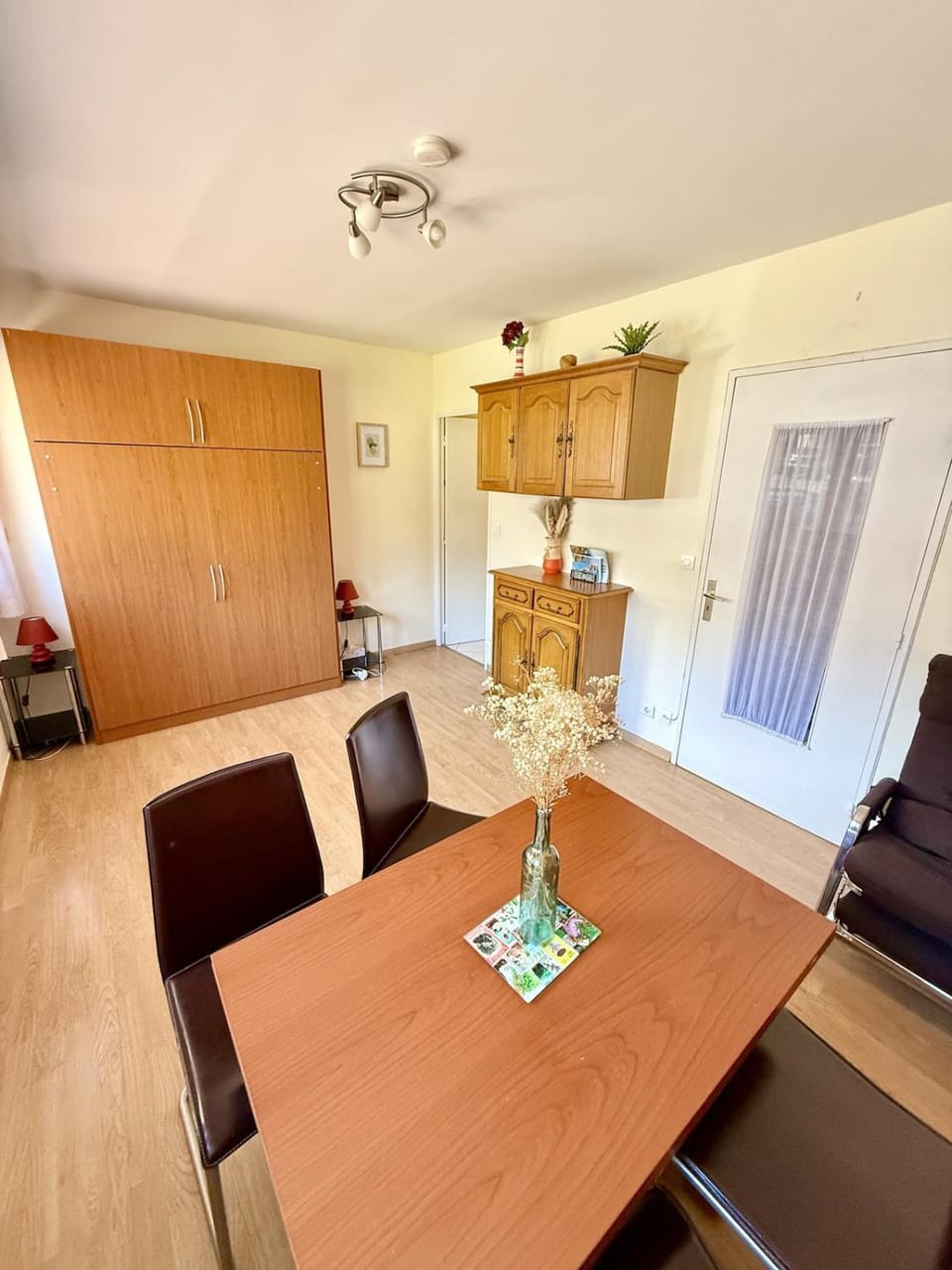 Living room, Seating area, Dining area, wardrobe
