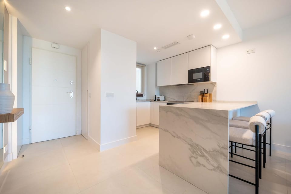 Infinity View - Seaview Terrace and Pool, Las Lomas, Fuengirola Apartment in Fuengirola