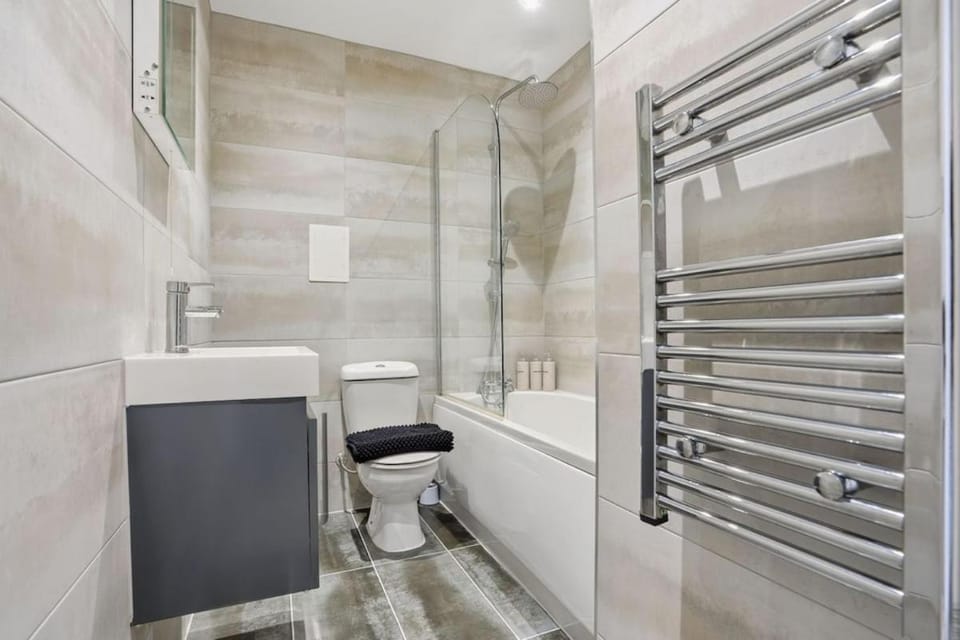 City Centre FREE Parking contractors families sleeps 5 Apartment in Norwich