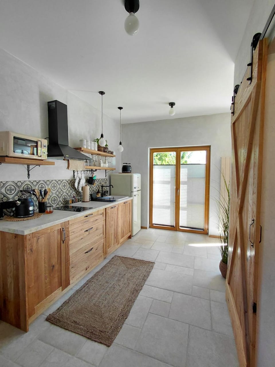 Kitchen or kitchenette, dishwasher, stove, kitchen