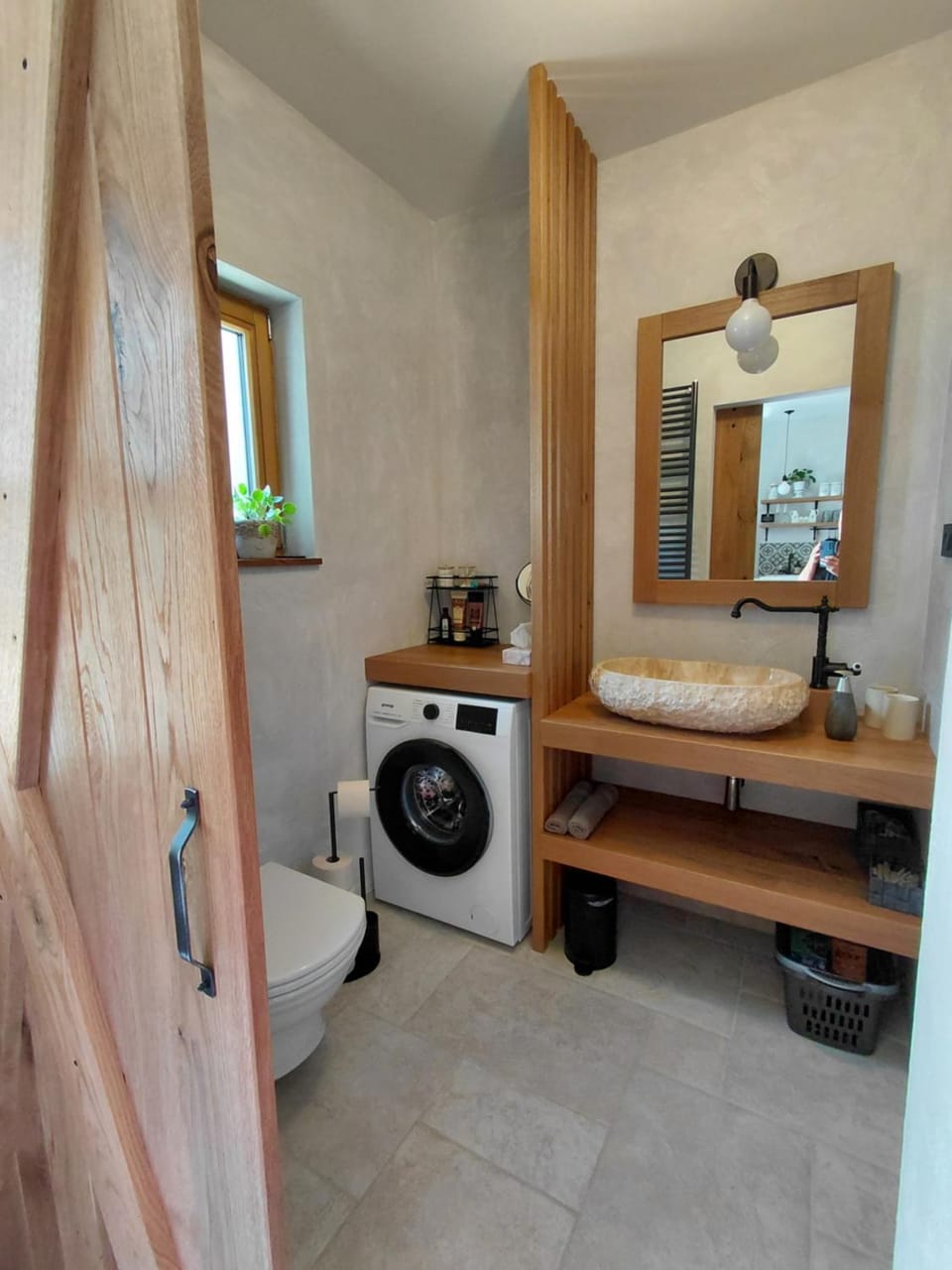 Bathroom, washing machine
