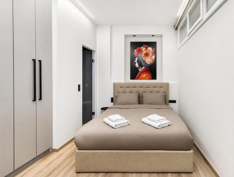 Bed, Bedroom, towels, wardrobe