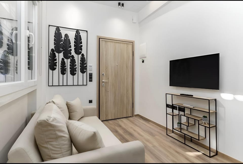 TV and multimedia, Living room, Seating area, Evening entertainment