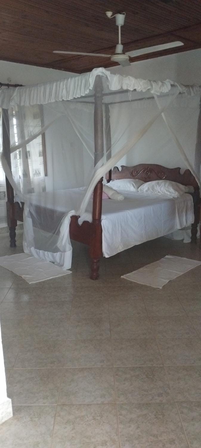 Bedroom, towels