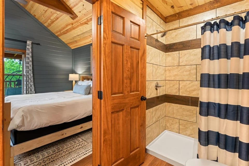 Large 8BD Lodge with Indoor Pool and Gazebo House in Sevierville