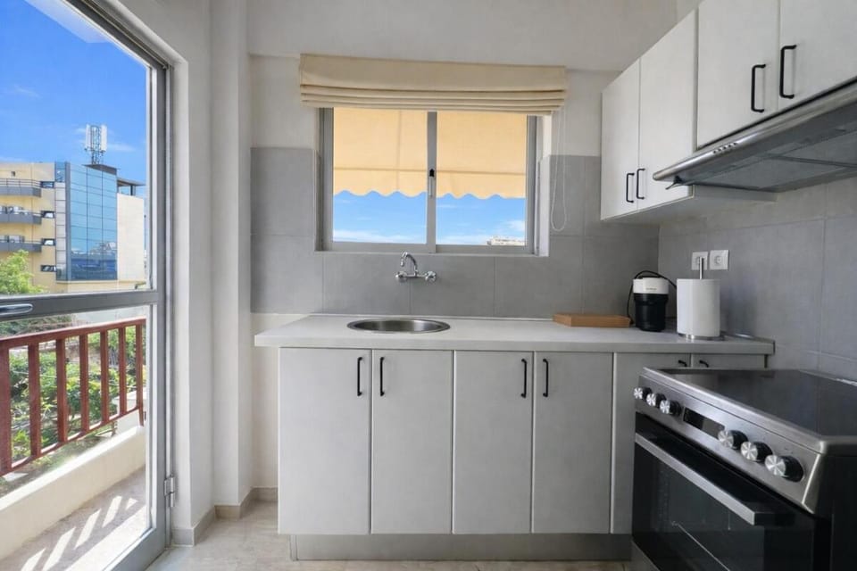 Comfortable Apt - Metro Nearby - Glyfada by ΜΡS Apartment in South Athens