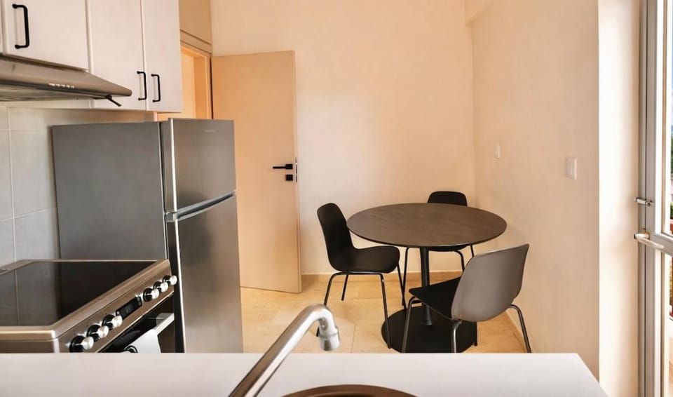 Comfortable Apt - Metro Nearby - Glyfada by ΜΡS Apartment in South Athens
