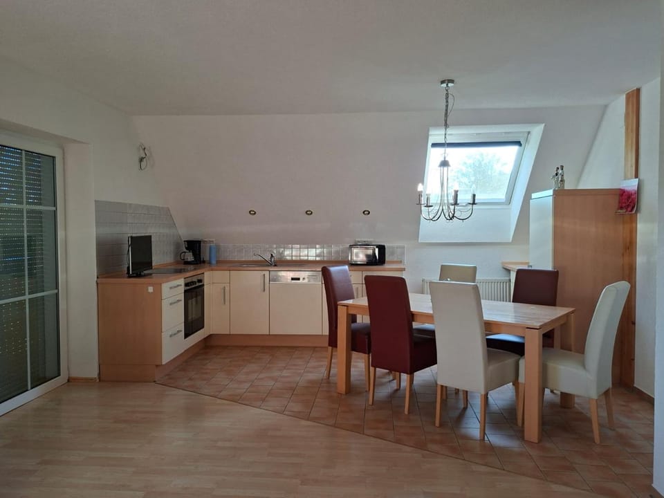 Dining area, kitchen