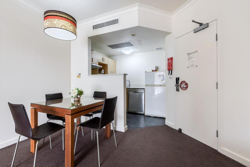 Resort Style Getaway with King Bed Pool and Balcony Apartment in Darwin