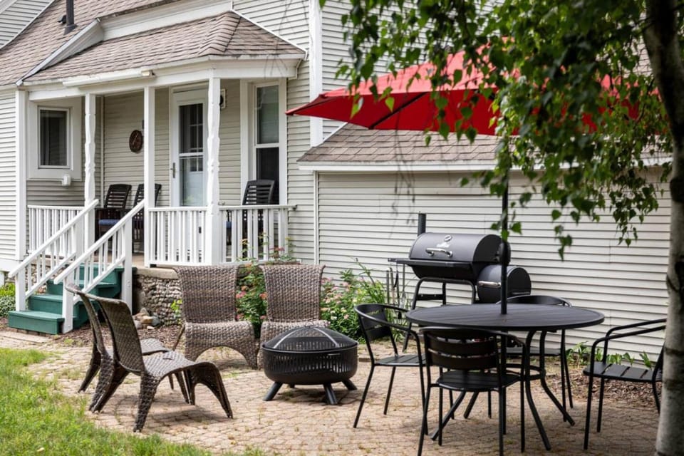 BBQ facilities, Balcony/Terrace, Seating area, fireplace