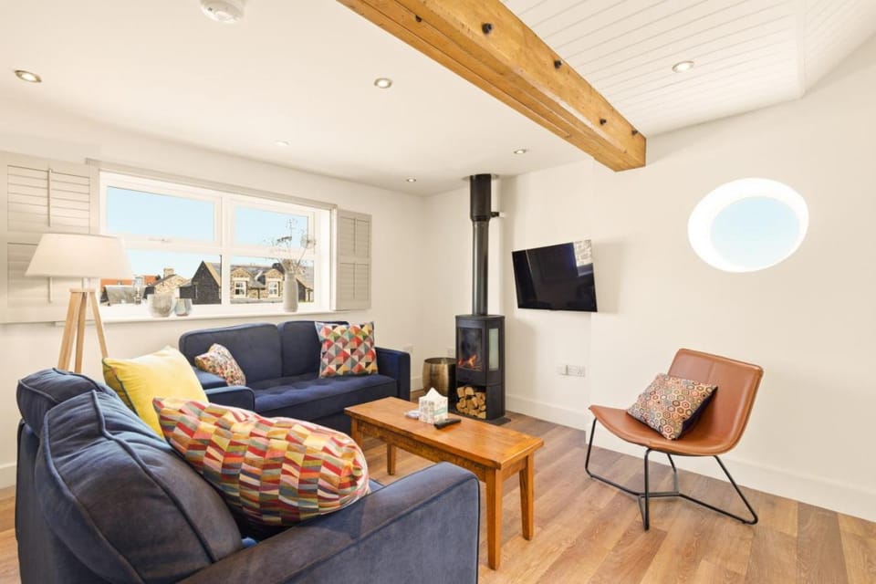 Communal lounge/ TV room, TV and multimedia, Living room, Seating area