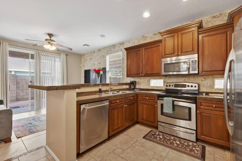 4BR Avondale Home Near Phoenix Raceway, Camelback Ranch and State Farm Stadium House in Avondale