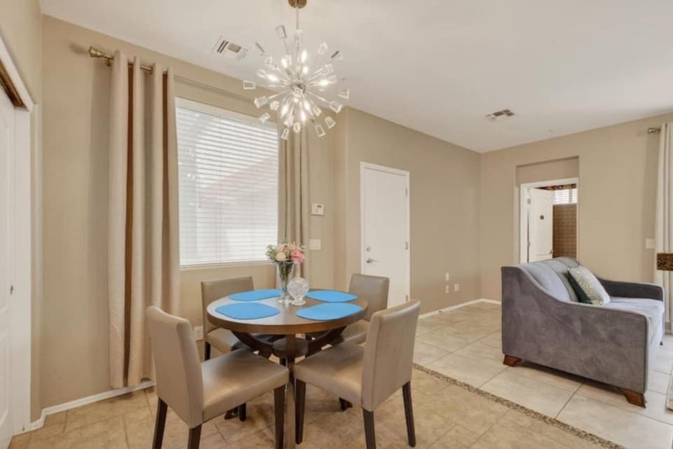 4BR Avondale Home Near Phoenix Raceway, Camelback Ranch and State Farm Stadium House in Avondale