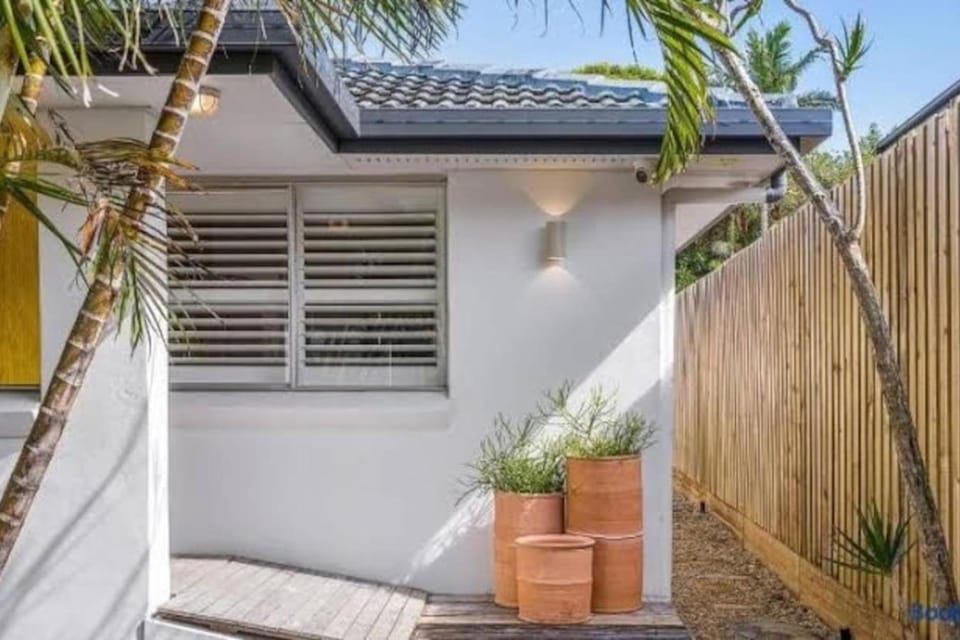 Sanctuary Spaces - Sunset Bungalow 5 House in Byron Bay