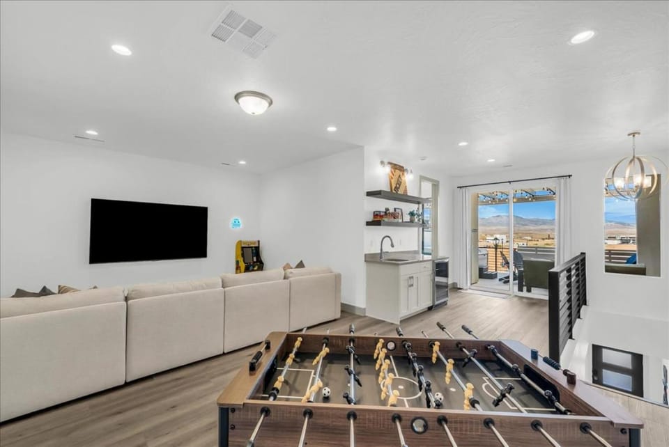 Sunny Haven at Desert Color by Ember Stays House in St George